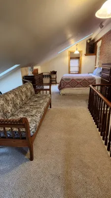 Historic 1840s Lamoreaux House / Modern Addition