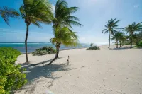 Peaceful Ocean Front Beach House in Bodden Town - Wifi