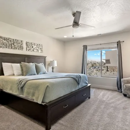 Townhome Near Zion with Hot Tub & Pool