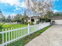 Spacious & Classy 4BR Los Gatos Villa: Jetted Tub & Foozball Hotels in Los Gatos