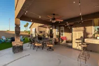 Phoenix Vacation Home -- Pool, Spa, Basketball & Putting Green - 자쿠지