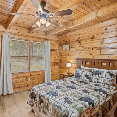 SMOKY MTN STAYS OFF LAKE w/POOL & HOT TUB