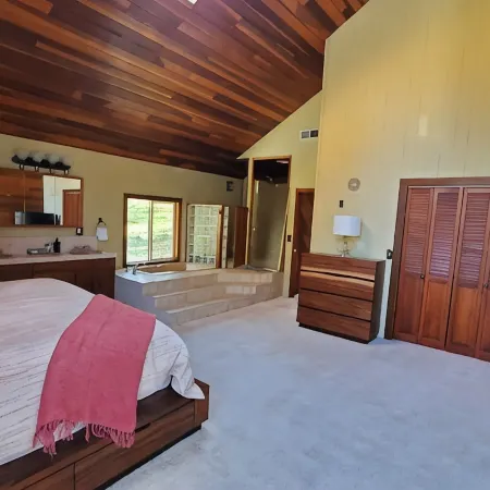 Private house close to Sequoia National Park with pool and private river access