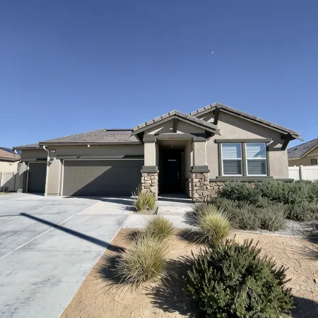 Former Model Home, 3 Car Garage, Gym, Sleep 14