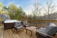 Ledcabin, See the Stars, w/Private Sauna, Hot Tub, on Creekfront