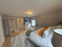 Ground-Level Bed and Bath! Well Equipped Beautiful Backyard and Near the Beach.