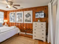 Peaceful 3Br, Private Pool & Marsh Views Minutes from Charleston & Beaches Hotels in Berkeley County