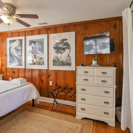 Peaceful 3Br, Private Pool & Marsh Views Minutes from Charleston & Beaches Hotels in Berkeley County