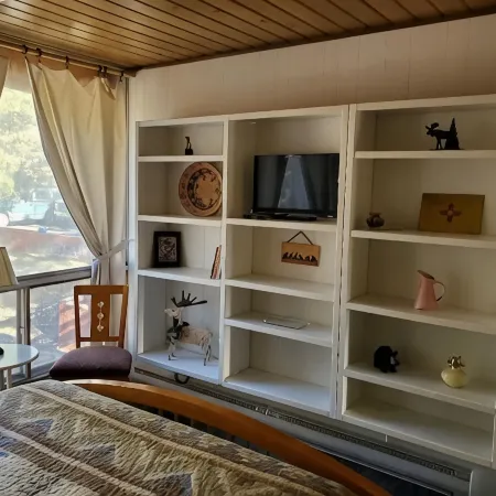 Tiny, Quiet, 2nd-Story, Private Condo with No TV