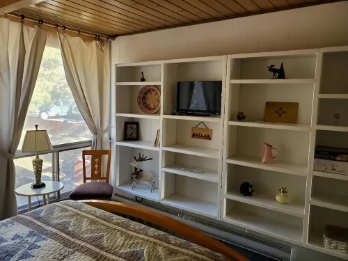 Tiny, Quiet, 2nd-Story, Private Condo with No TV - Parvekkeita