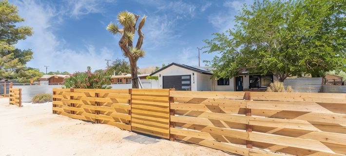 GAME ROOM! Hot Tub+Stock Tank Pool+Fire pit Hotels in Joshua Tree