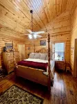 Luxury Log Cabin - Fireplace - Bath - WIFI - Cable - Porch - Pool - Resort - Chalets