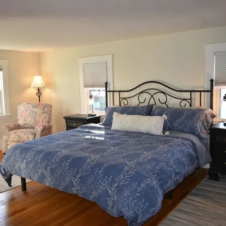 In-Town Kennebunk - Walk to Cafes/Restaurants/Shops, Beaches Minutes Away