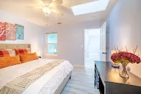 Large recently remodeled home close to Yosemite.  Hot tub, EV, Game room. - Boutique