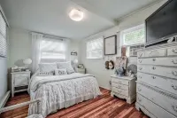Charming Fair Harbor 3br steps to ocean, sunset view, WiFi, A/C, outdoor shower. - Wi-Fi