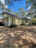 Historic 1-bedroom house with WiFi, washer and dryer.  Short walk to town.