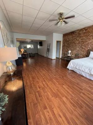 Unique loft in historic downtown - 무료 와이파이