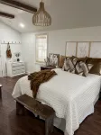 Serene & Cozy Bungalow with 1 bedroom and WiFi, AC in peaceful Kernersville - 4-Star