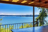Oyster Beach Retreat - Mt. Rainier Views + Kayaks + 4-bedroom waterfront house! - Beach