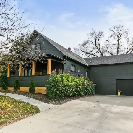 Spacious Holiday House: Arcade, 17 Beds, Entertaining Patio+