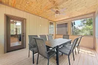 Pine Cone Lodge-Private Hot Tub, Pool Table, 2 Pools & Splash Pad, Pet Friendly! - Mökki