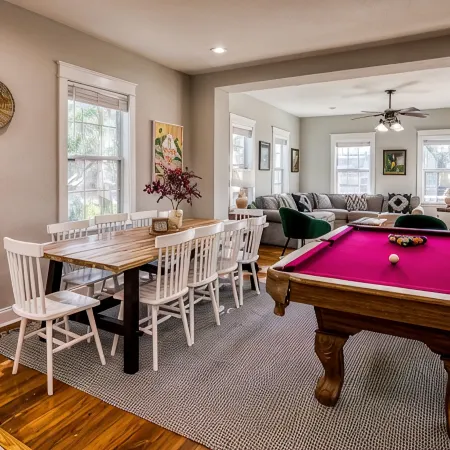 Washington House: Steps to Dwtn; Backyard oasis with fire pit/pool table/games