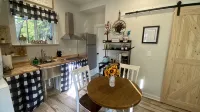Come, Get Relax & Cozy  @  la Casita by the Pit with SaluSpa Hot Tub - Homestays