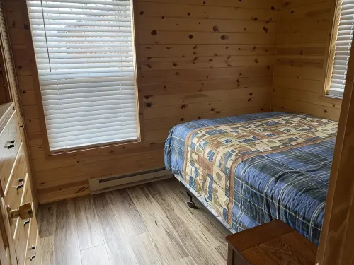 Cozy 2 bedroom Log Cabin - Wifi