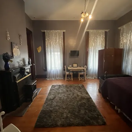 Historic and Inspirational Mansion in quaint MO river town! Hotels in Howard County
