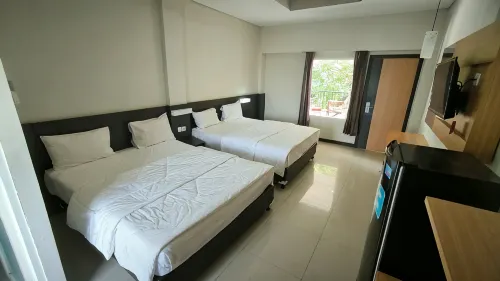 Bandengan Beach Hotel - Bãi đậu xe