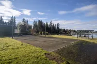 Sunset Lake Retreat@ Lake Tapps-Lakefront, Spacious, Sports Court, Kayaks - 4성급