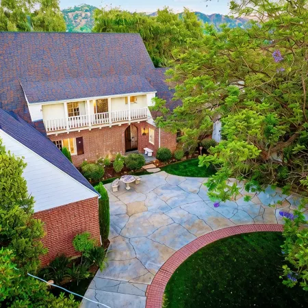 5-Min Walk to Rose Bowl - Luxe Estate!