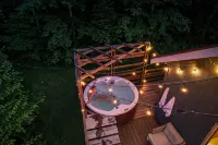 A Charming Chalet with Hot Tub 1 Mile to Mt. Snow - Chalets