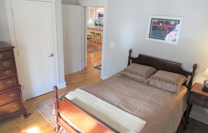 Charming Coastal Cottage – Walk to Shops & Waterfront