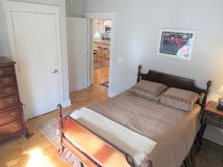 Charming Coastal Cottage – Walk to Shops & Waterfront