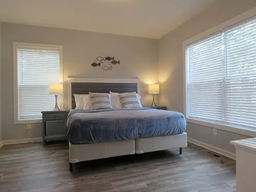 Newly-built 3 beds/2 baths home in Oak Island - 2성급