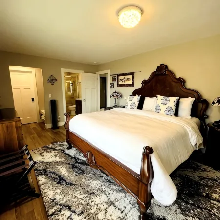 Unobstructed WATERFRONT views, downtown, trails!