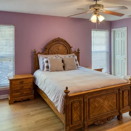 Large private 4 BR home near SAV airport with TV in every bedroom