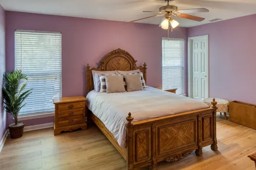 Large private 4 BR home near SAV airport with TV in every bedroom - piscina
