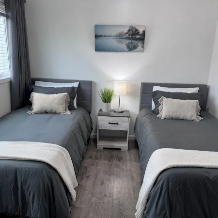 Hooked on the mouth of the Kenai! two bedroom unit with King size bed. Sleeps 6