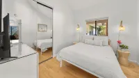 Tropical Garden Family Home & Penthouse - Sleeps 8 Walk to Beach, BBQ, Hot Tub - Gym