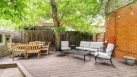 Walk to Pearl Street- With Great Backyard! - 4-نجوم