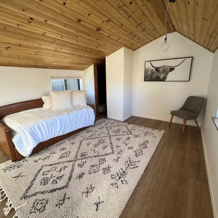 Modern Bungalow - Pet Friendly - Close to downtown