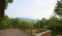Edelweiss! A Luxurious 5 Bed Ski Chalet 5 Mins to Jay Peak, Vermont - Chalets