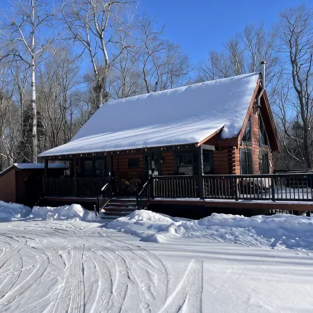 Trending Family Retreat - Pvt. Deck Hot Tub, Pool & Game Room