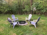 Cozy cottage with pool, walking distance to lake - Homestays
