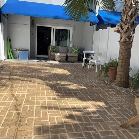 Family Friendly Condo minutes to beach w/ large pool and private outdoor space.