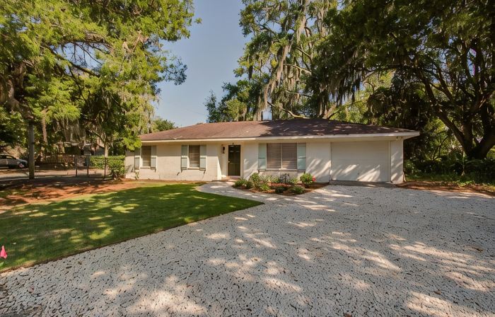 Ideal Location in Downtown Bluffton  ~Just Steps to the May River