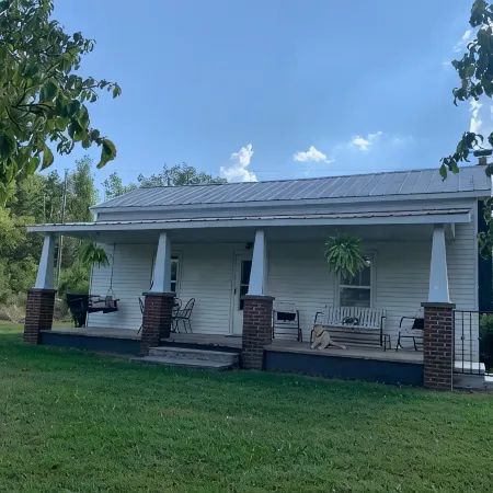 Authentic 100 Year Old Farmhouse, Farm setting in the foothills of the Smokies