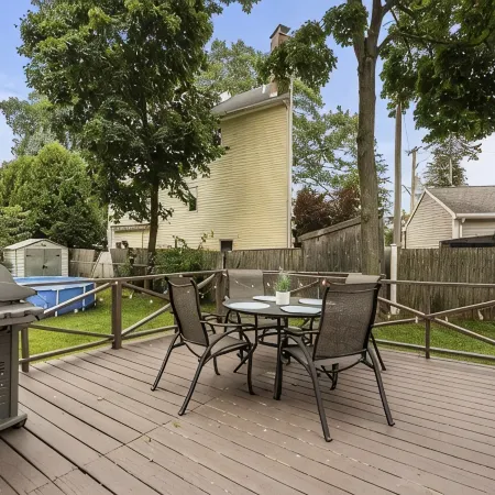 Close to Beach! Pool, Hot Tub, Firepit in Patio area & Deck.